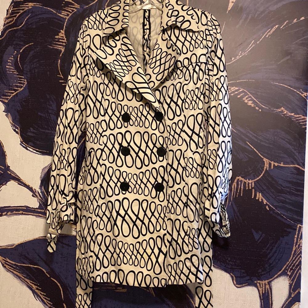 EUC unlined spring/summer trench with sash